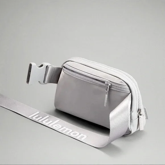 Lululemon Everywhere belt bag 1L, Silver Drop/ White -Discontinued - Picture 5 of 16